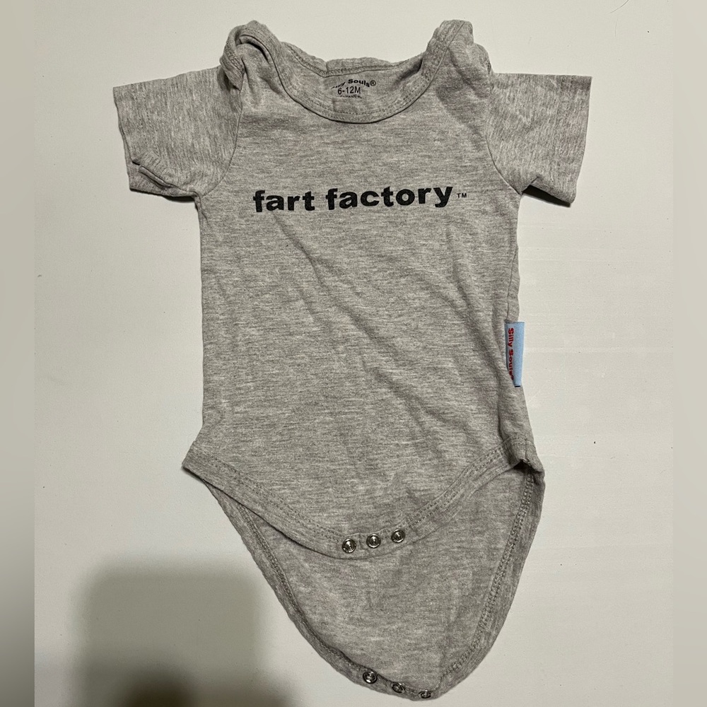 🌟5/$25 “Fart Factory” Bodysuit Size 6-12 Months